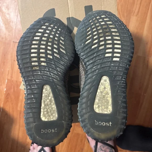 adidas gazelle silver green womens Adidas Yeezy Boost 350 V2 'Carbon Beluga' Grade-School main image 1